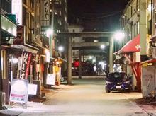 雪降る街で温かいお店