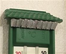 エアコンの室内機と反対側の壁に設置されたリモコンで操作可能にする