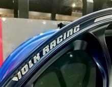 今年も“RAYS”の鍛造ホイール新作はスゴいことになってる!! ボルクレーシング21AやZE40タイムアタック3も気になりますが、G025の限定カラー“ダークアンバー/ブラッククリアDC”もいい感じ〜