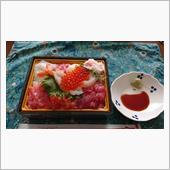 今日のランチは、幸せ海鮮ちら ...