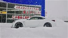 2022年2月6日（日）･･･ 雪の量ヤバくないですか？早朝に除雪したのに午前中でもうこのありさま。いまお履きになられているスタッドレスタイヤが『心許ないなぁ･･･』というときにはぜひご相談ください。