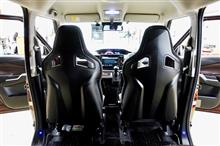 “RECARO スポーツスター GK100H”の2脚お揃いはかっこよさ半端ないですね。前から見てもステキだし、しかも後ろ姿がたまりません!!