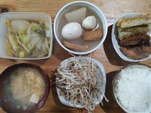 一日三食で、買い物は五百円まで。