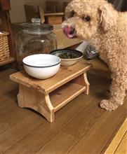 ご要望にお応えして、愛犬「まめ」用のフードテーブルをDIYしました