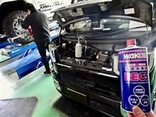 インマニに入るバキュームホースから溶剤を注入し“WAKO&#39;S RECS”スタート!! 7万キロ走行でもすんごい煙の量でした。定期的なメンテナンスって大事ですね。