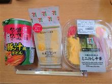 セブンのミニ冷し中華とたまごサンドと舞妓はんひぃーひぃー一味仕立て狂辛豚汁風うどん！！