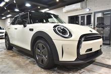 「オーナー様こだわりの愛車」MINI・COOPER 5DOORのガラスコーティング【リボルト宮崎】
