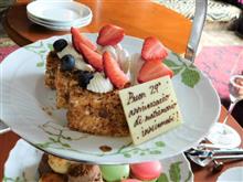 "Buon 29°anniversario di matrimonio insiemebi" を Aftenoon Tea で "Buon 29°anniversario di matrimonio insiemebi" を Aftenoon Tea で