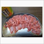 馬刺しをアテに一杯やっており ...