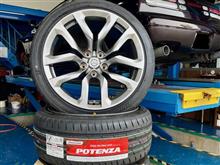 2世代経ていますが、これがびっくりするほどいい感じにハマりました!! Z32フェアレディZにZ34の純正ホイールを、POTENZA Adrenalin RE004を組み合わせて装着。