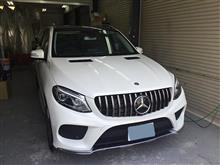 ベンツ　GLE350ｄ　フロントグリル交換！