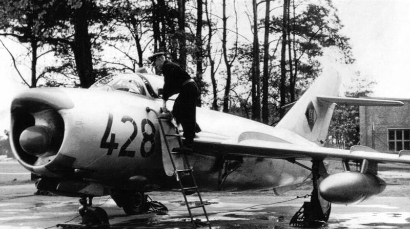 ソ連軍 しょうもなく MiG15/MiG17戦闘機 光学式電影照準器 NS-23