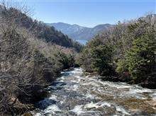 温泉の香りのする水溜り