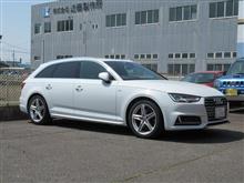 メンテナンスは大事...AUDI A4アバント　エンジンオイル＋エレメント交換　FUCHS