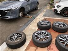 MAZDA3のタイヤ交換です。