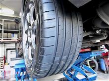 どんなふうに愛車の走りを楽しみたいかによってもタイヤチョイスは変わってくるはず。ストリートで気持ちよく走りたい、でも快適性も譲れないなら“POTENZA S007A”が気になりますよね。