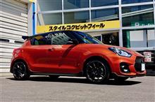 スポークにマシニングが施された“RAYS gram LIGHTS 57Transcend”は個性もまとった10スポークホイールです。スーパーダークガンメタの色味も絶妙ですね。