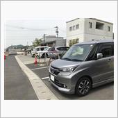 昼食は心地良い公園でパン食です