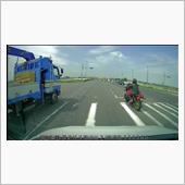 バイクのすり抜け？ヒヤッとし ...