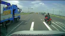 バイクのすり抜け？ヒヤッとしたよ