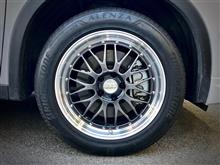 純正20インチから19インチへインチダウンして、ダイヤモンドブラックの「BBS LM」を「ALENZA 001」と組み合わせて装着。素晴らしくオトコマエに仕上がりました!! 