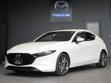 代車はMAZDA3