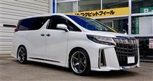 30系ヴェルファイアから30系アルファード後期に乗り換え、まずはお気に入りの車高調“クスコ ストリートゼロA”でソッコーローダウン。ひとまずこれまでの“ワーク ジーストST1”で夏仕様（仮）完成です。