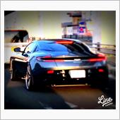 おっ、カッコいいスポーツカー