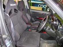 純正シートもスタイリッシュでスポーティなデザインですが、“RECARO SR-7F”に交換。シートバックはよりしっかりしたホールド性を持ち、座面はとってもリラックス。この組み合わせがいいんです。