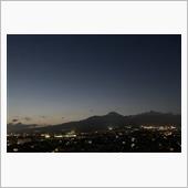 黄昏時の富士山を見ながら地酒 ...