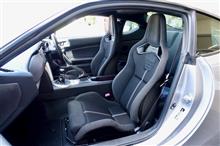 少し硬めの着座感が長距離運転に良さそうだし、なにより実物の見た目がカッコいいので、運転席、助手席ともに　“RECARO Sportster”に交換。同時に“TRDドアスタビライザー”も取り付けました!