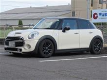 メンテナンスは大事...MINI F55 エンジンオイル交換 ワコーズ4CT-S メンテナンスは大事...MINI F55 エンジンオイル交換 ワコーズ4CT-S