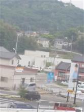 交差点が近いので車通り多し〜 交差点が近いので車通り多し〜