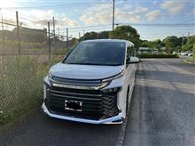 新型ヴォクシー納車😃
