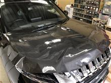 新型アウトランダー PHEV の ボンネット施工です！