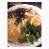 行列のできる店のラーメン 横 ...