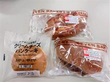 セブンのコロッケパンと粗挽きポークソーセージとクリームチーズパンケーキを～♪