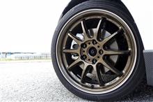 隣に並んだ車高の低いスイフトスポーツを見てガマンできなくなりました。ZC33Sにはやっぱりコレ、「CUSCO STREET ZERO A」を装着し、「WORK EMOTION ZR10」をチョイス！