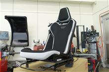 新車から大切に乗り続けている愛車のシートは、こちらも24年苦楽を共にしてきた“RECARO TREND-J”。張り替えもしたんですがいよいよお疲れなので、交換を決断。“RECARO RCS”装着です！