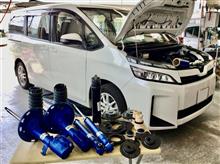 新開発のHLSバルブを採用した注目の純正形状ショックアブソーバー“KYB NEW SR MC”で足回りをリフレッシュしました。純正の“足りない部分”を補った、レベルの高い乗り味に期待です!!