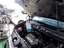 年間の走行距離はそれほどでもありませんが、トータルだと10万キロ目前だったので車検に合わせ“WAKO&#39;S RECS”を施工しました。エンジンの元気を取り戻すおすすめメンテなんです。