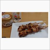 焼き鳥のもも(塩)にニンニク ...