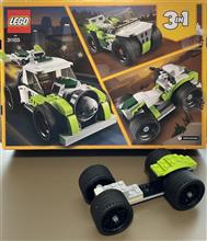 レゴクリエイター3in1のオフロードカー(組立開始1)です♪