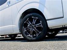 スペシャルカラーをまとった“RAYS TEAM DAYTONA FDX collection”に“BRIDGESTONE GL-R”を組み合わせて装着。タイヤ･ホイール交換だけなのに雰囲気一変ですね！