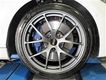 マットグレイの“BBS RI-A”には高品質鍛造1ピースならではの凄みを感じますが、美しさも一級品ですね。POTENZAとの組み合わせで高性能をしっかり楽しんじゃいます!!