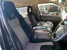 長年使用のRECAROがかな〜りお疲れなので、新しい“RECARO LX-F”へ交換しました。RECAROは快適に移動するための必需品ですね。