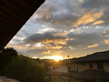 雲多めの朝焼け