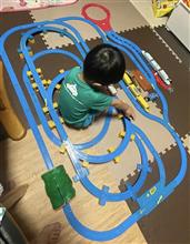 孫3とプラレール