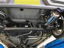 思いのほか満足度高し!! あわせて3つの車輌情報を表示可能な“BLITZ FLD METER BOOST”と、特殊コーティングのカールテールが美しい“柿本改 GTbox06&amp;S”を装着しました。