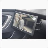 助手席に大画面モニター装着